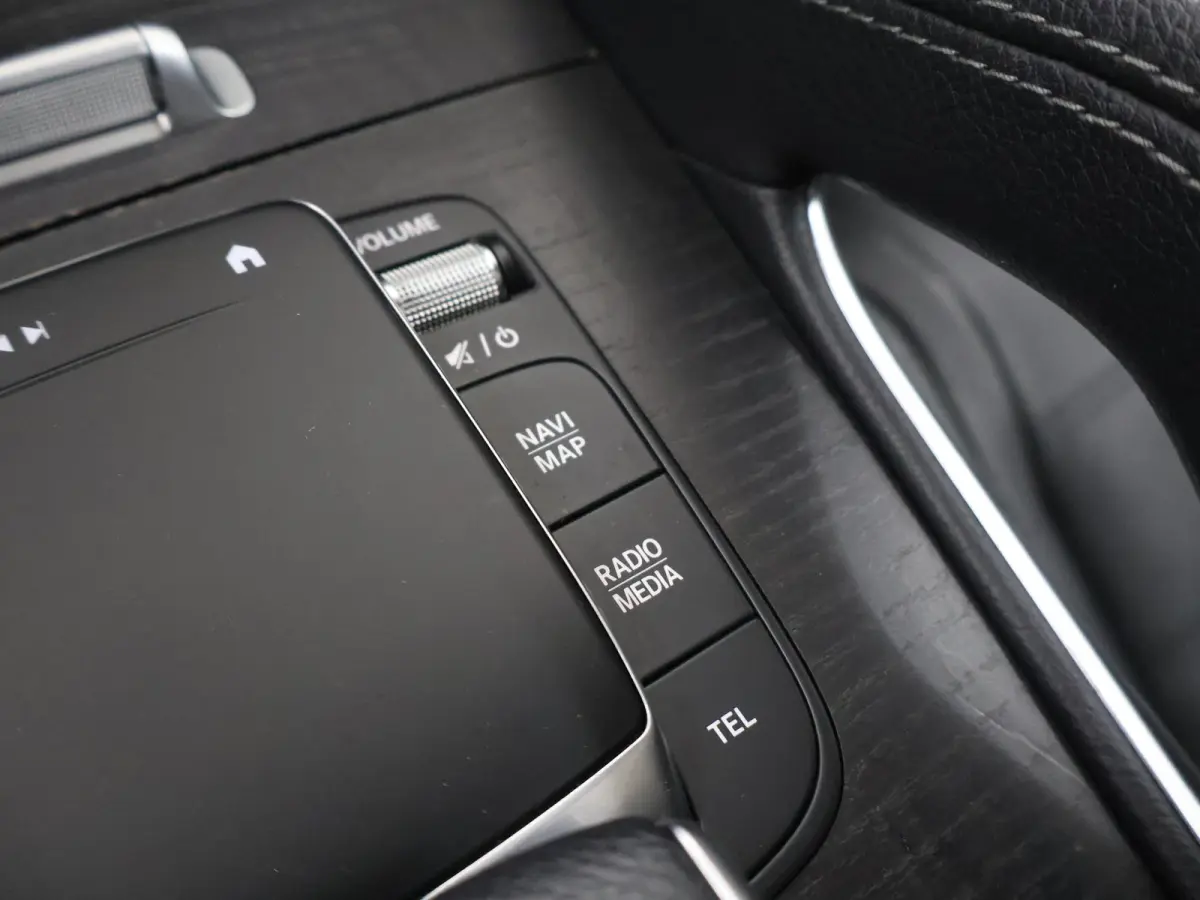 350 e 4MATIC Premium Plus | AMG | Trekhaak | Schuif/kanteldak | Luchtvering | Widescreen | Burmester | Memory |