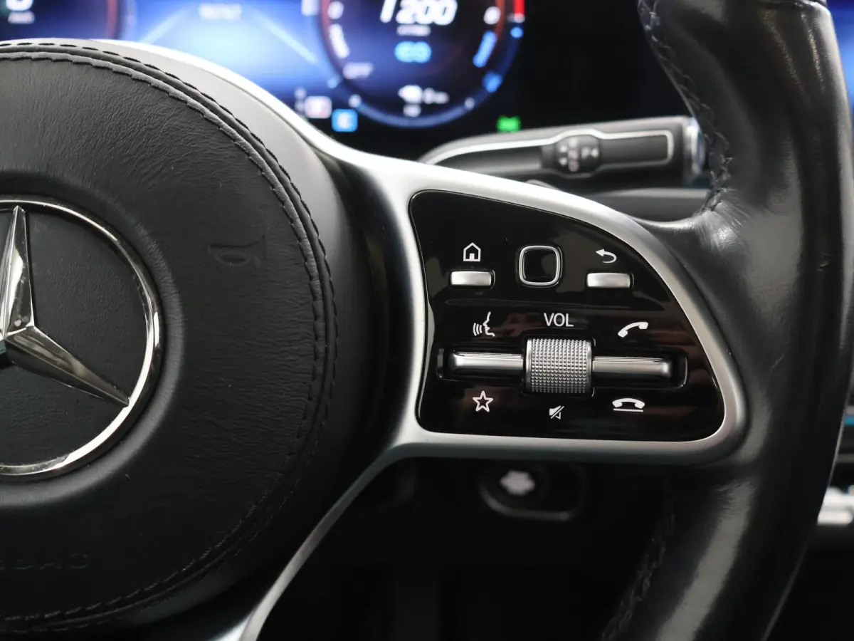 350 e 4MATIC Premium Plus | AMG | Trekhaak | Schuif/kanteldak | Luchtvering | Widescreen | Burmester | Memory |