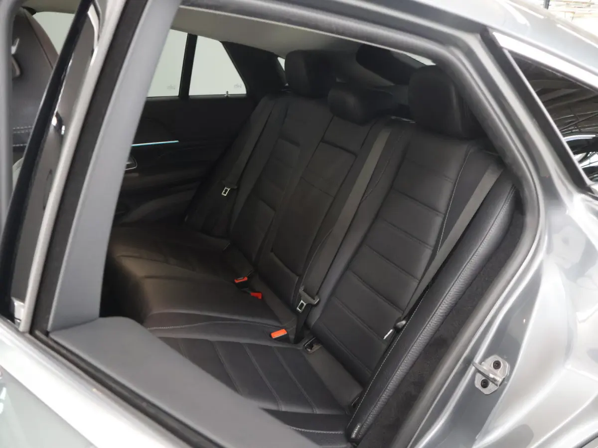 350 e 4MATIC Premium Plus | AMG | Trekhaak | Schuif/kanteldak | Luchtvering | Widescreen | Burmester | Memory |