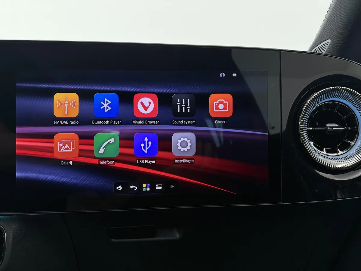 250+ Business Solution AMG 7p. 85.5 kWh | Premium Pakket | Superscreen | Trekhaak | Night | Sportstoelen |