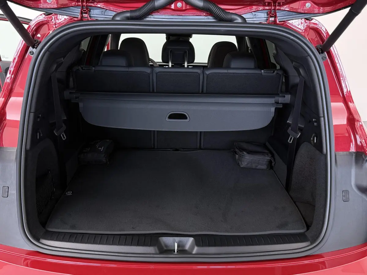 250+ Business Solution AMG 7p. 85.5 kWh | Premium Pakket | Superscreen | Trekhaak | Night | Sportstoelen |