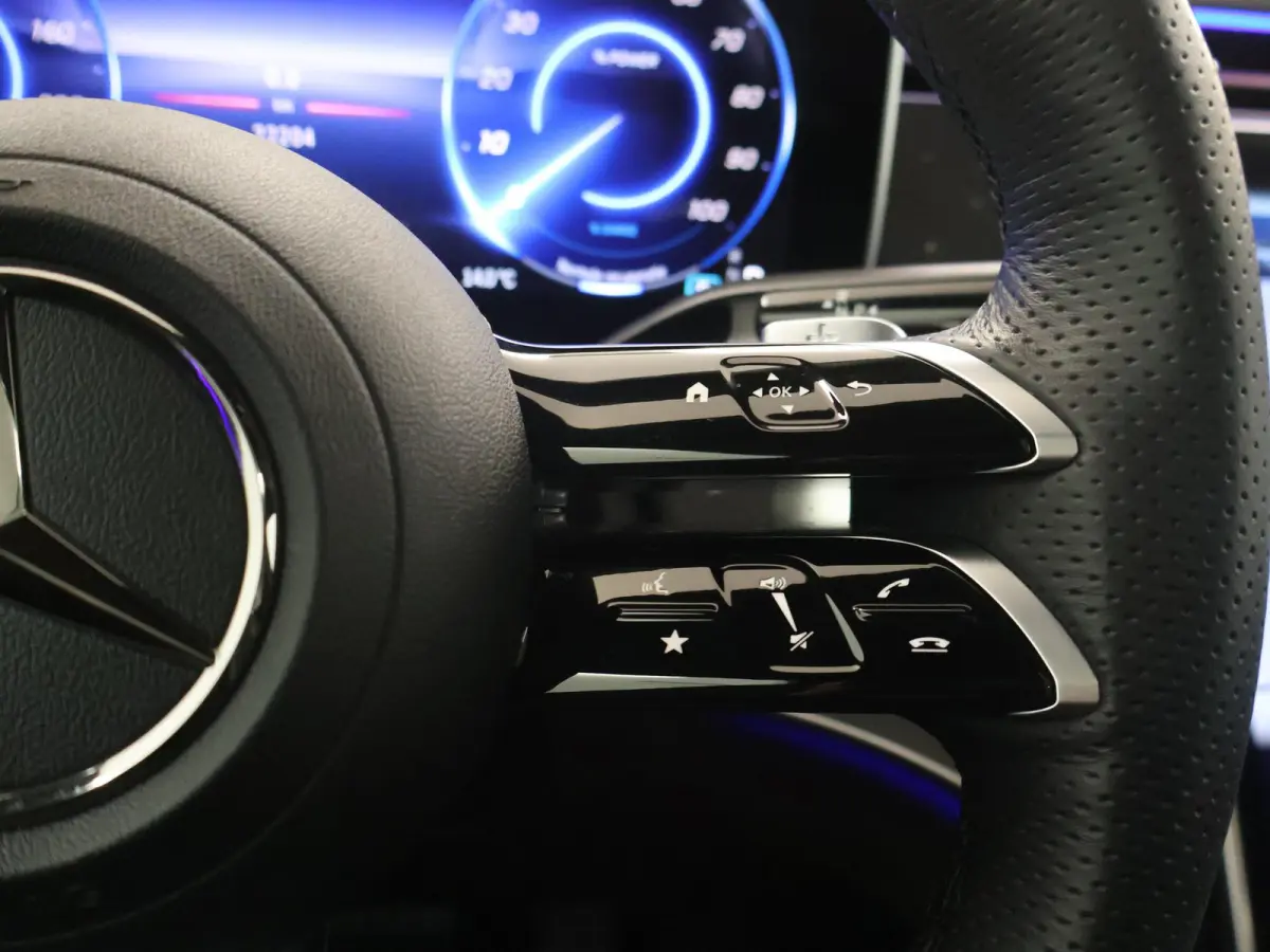 300 AMG Night | Luchtvering | Panoramadak | Rijassistentie pakket | Burmester | 360 camera |