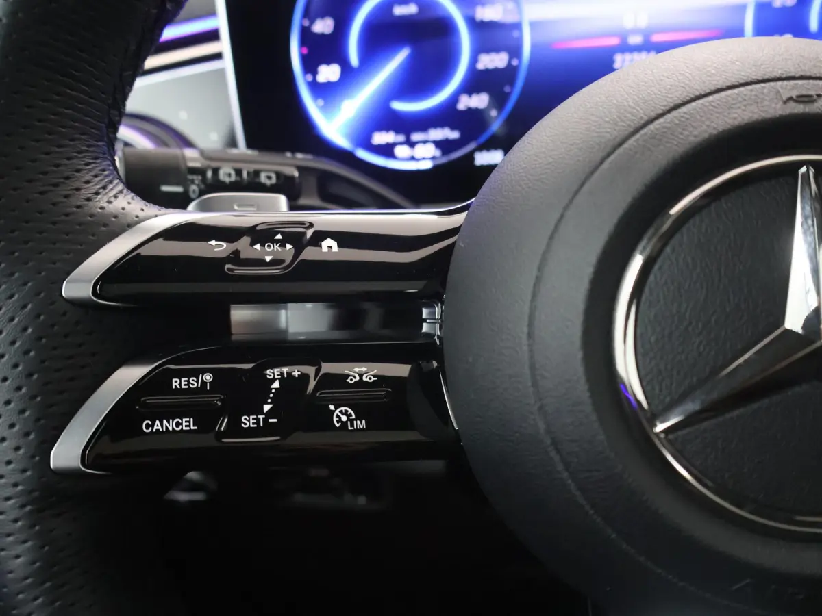 300 AMG Night | Luchtvering | Panoramadak | Rijassistentie pakket | Burmester | 360 camera |