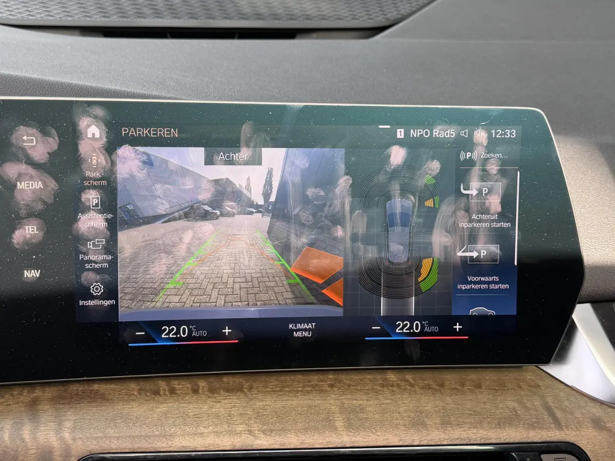 225e xDrive Luxury Line 17"/Leder + memory/Panoramadak/Stoelmassage/Harman Kardon/Camera/Head-up/Apple Carplay & Android Auto