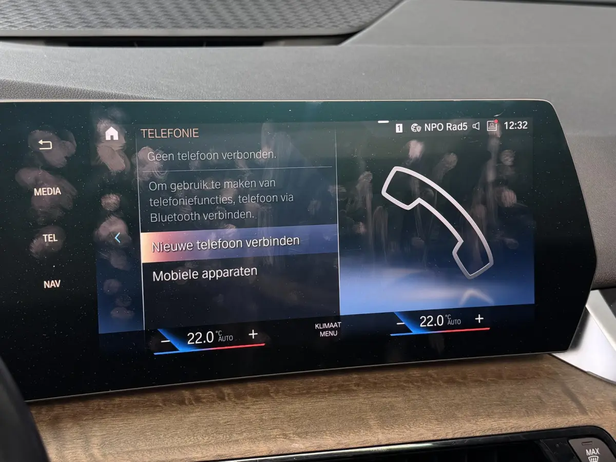 225e xDrive Luxury Line 17"/Leder + memory/Panoramadak/Stoelmassage/Harman Kardon/Camera/Head-up/Apple Carplay & Android Auto