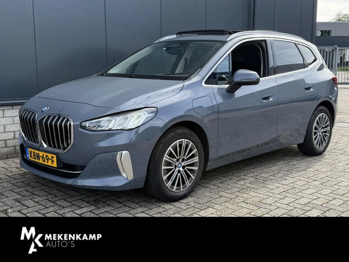 225e xDrive Luxury Line 17"/Leder + memory/Panoramadak/Stoelmassage/Harman Kardon/Camera/Head-up/Apple Carplay & Android Auto
