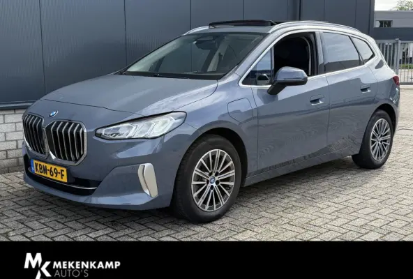 225e xDrive Luxury Line 17"/Leder + memory/Panoramadak/Stoelmassage/Harman Kardon/Camera/Head-up/Apple Carplay & Android Auto