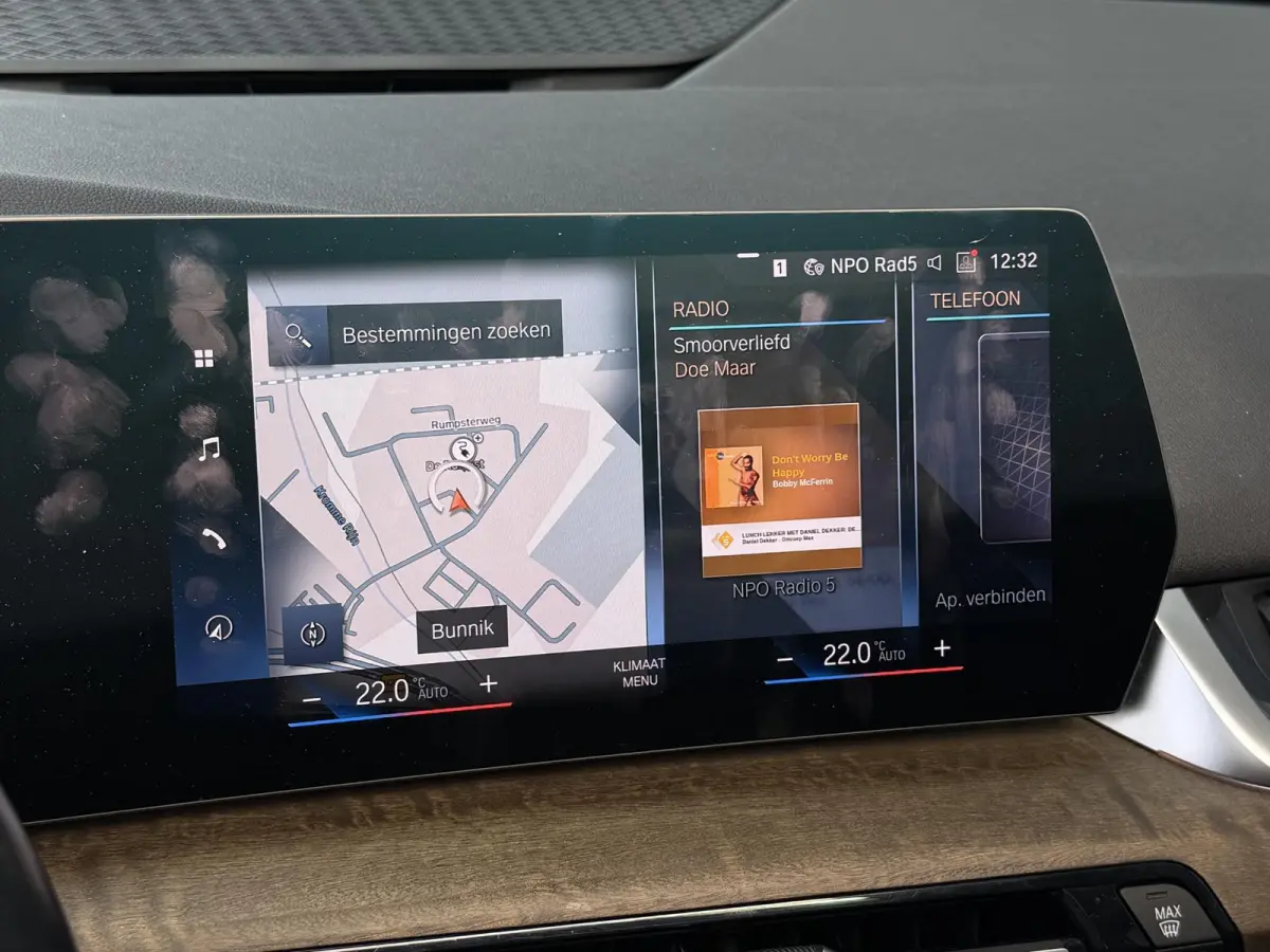 225e xDrive Luxury Line 17"/Leder + memory/Panoramadak/Stoelmassage/Harman Kardon/Camera/Head-up/Apple Carplay & Android Auto