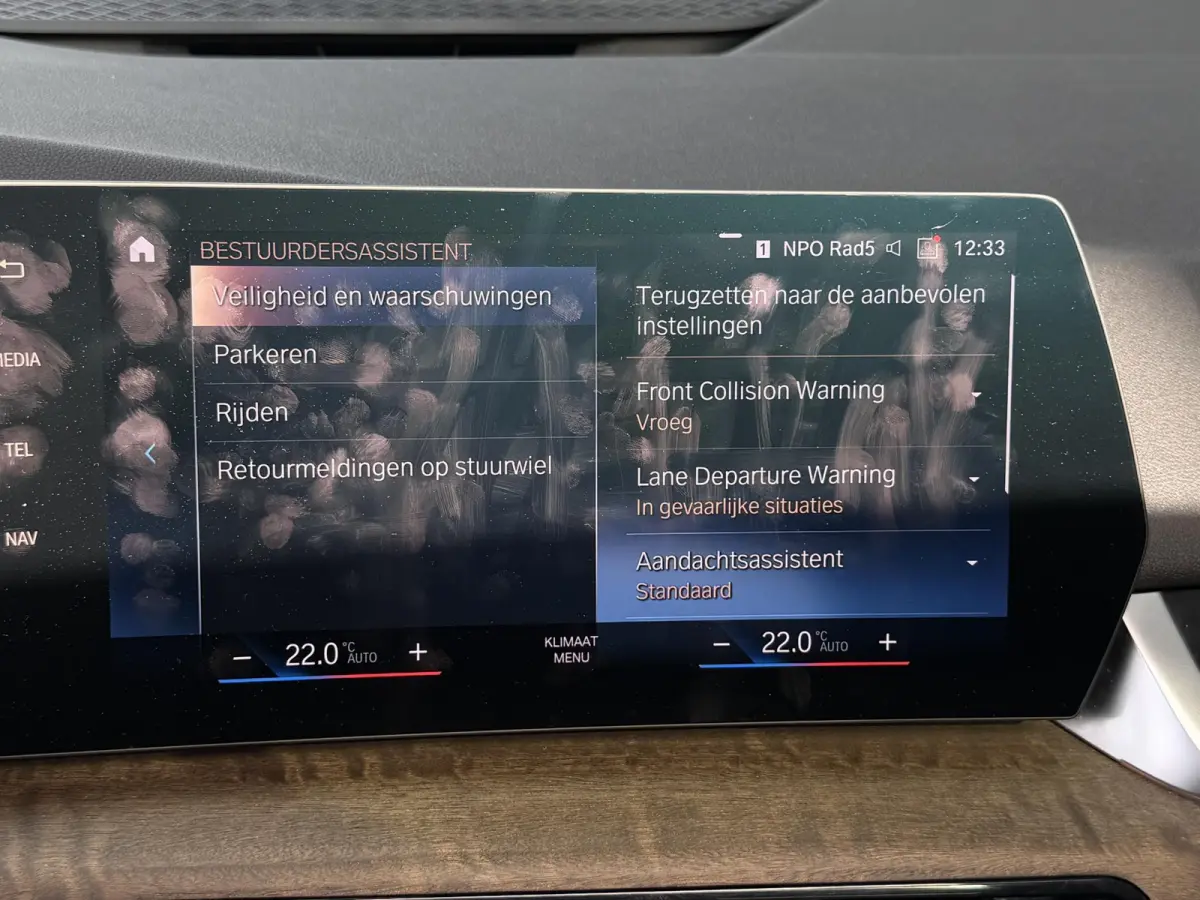 225e xDrive Luxury Line 17"/Leder + memory/Panoramadak/Stoelmassage/Harman Kardon/Camera/Head-up/Apple Carplay & Android Auto