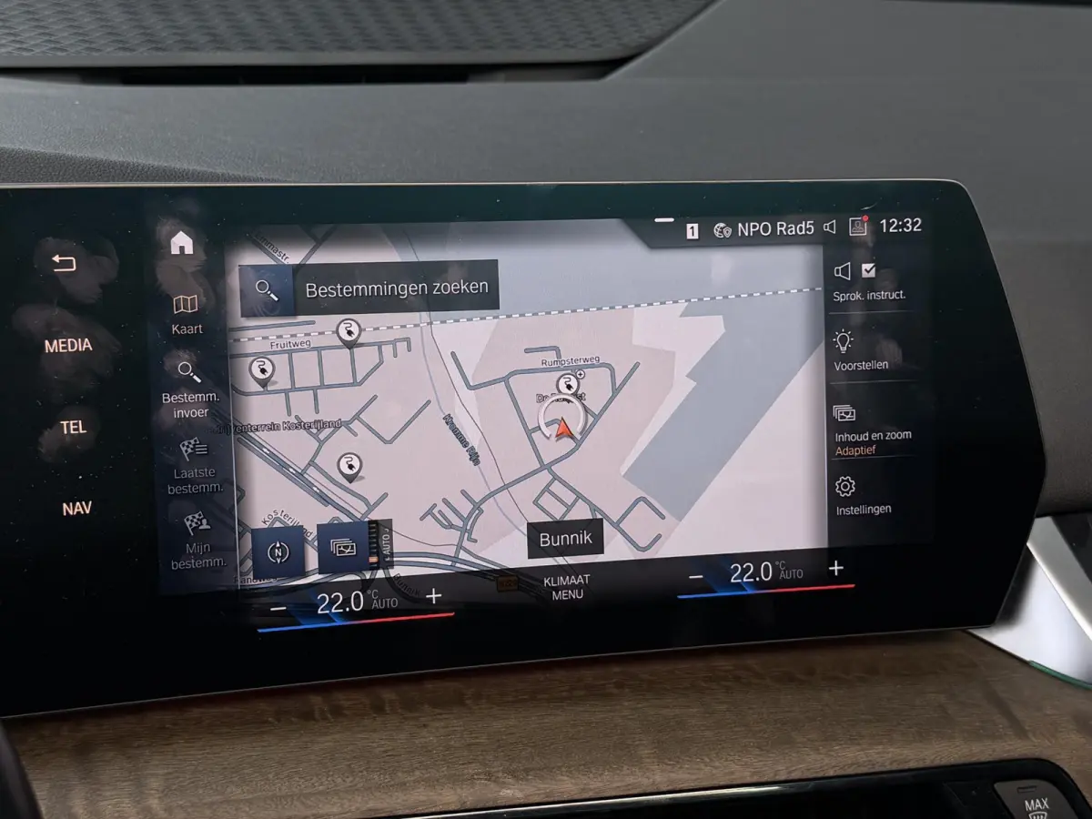 225e xDrive Luxury Line 17"/Leder + memory/Panoramadak/Stoelmassage/Harman Kardon/Camera/Head-up/Apple Carplay & Android Auto