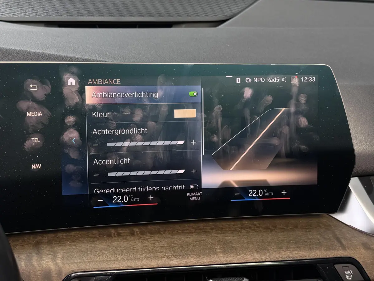 225e xDrive Luxury Line 17"/Leder + memory/Panoramadak/Stoelmassage/Harman Kardon/Camera/Head-up/Apple Carplay & Android Auto