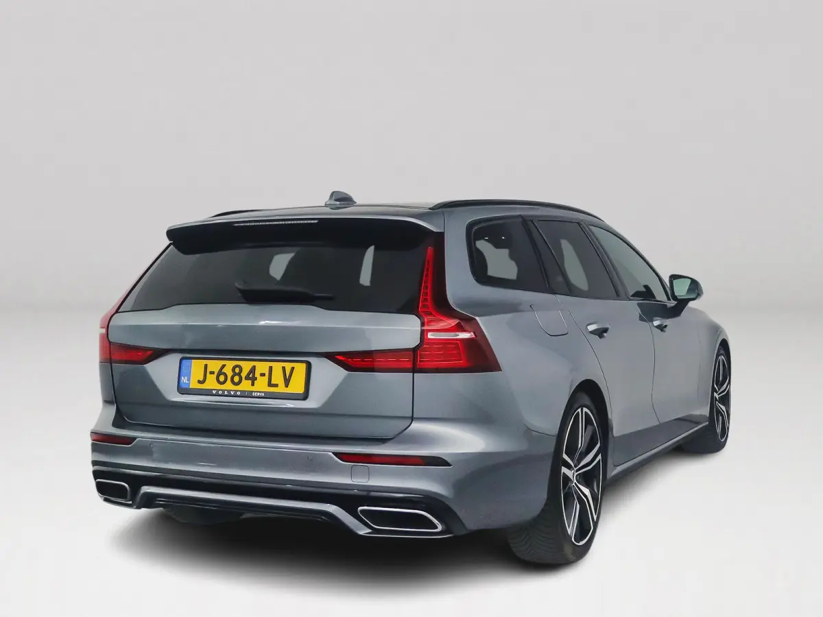 B3 R-Design | Parkeercamera | Stoel- en stuurverwarming | Harman Kardon | Extra getint glas | Trekhaak