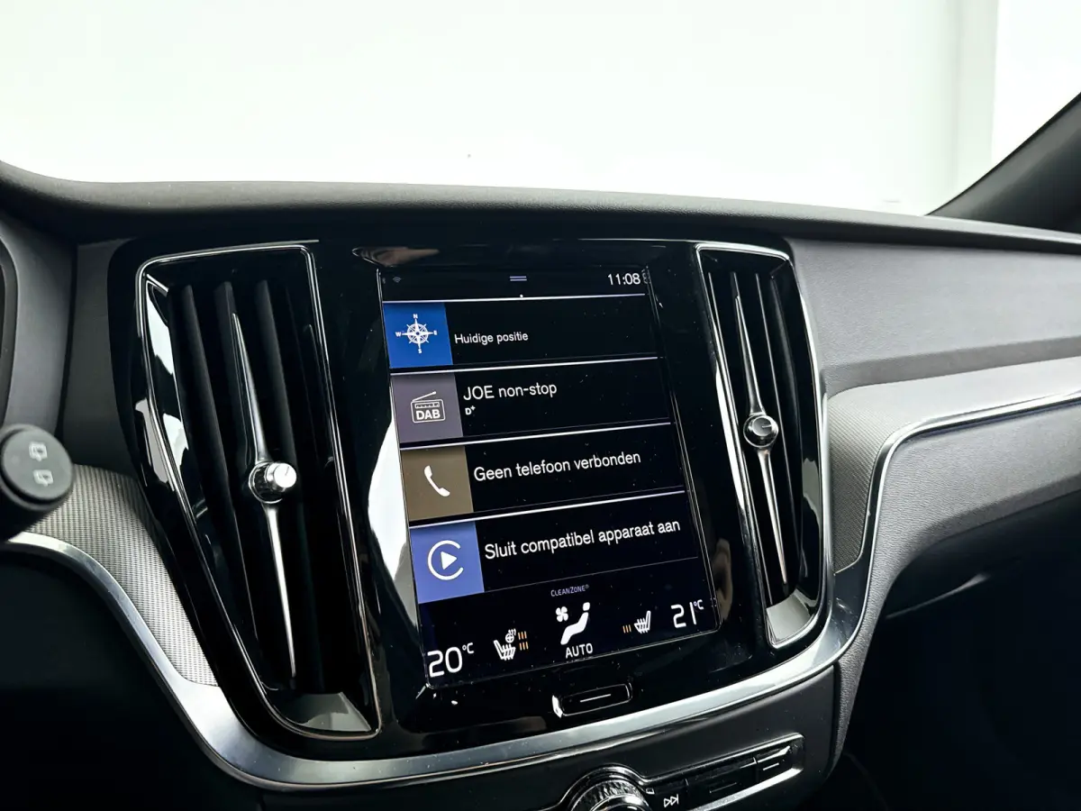 B3 R-Design | Parkeercamera | Stoel- en stuurverwarming | Harman Kardon | Extra getint glas | Trekhaak