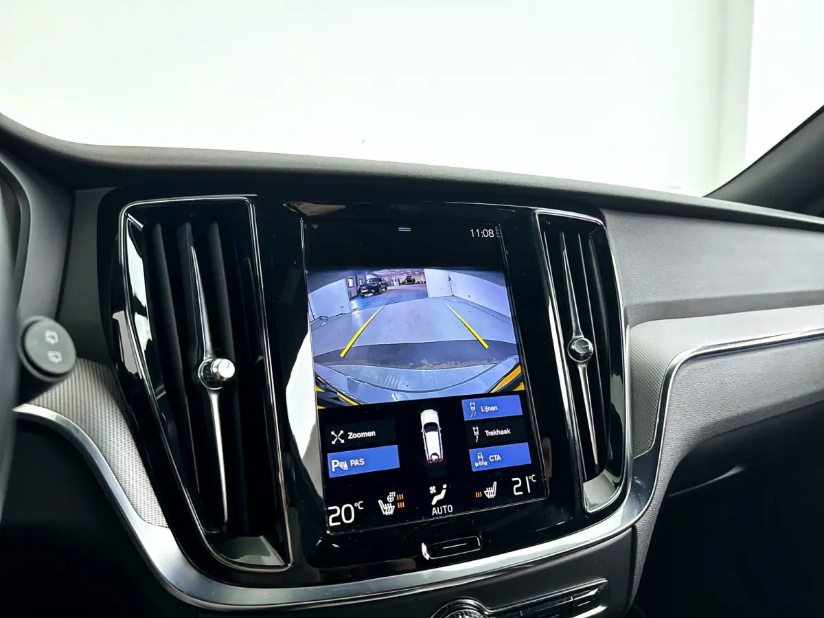 B3 R-Design | Parkeercamera | Stoel- en stuurverwarming | Harman Kardon | Extra getint glas | Trekhaak