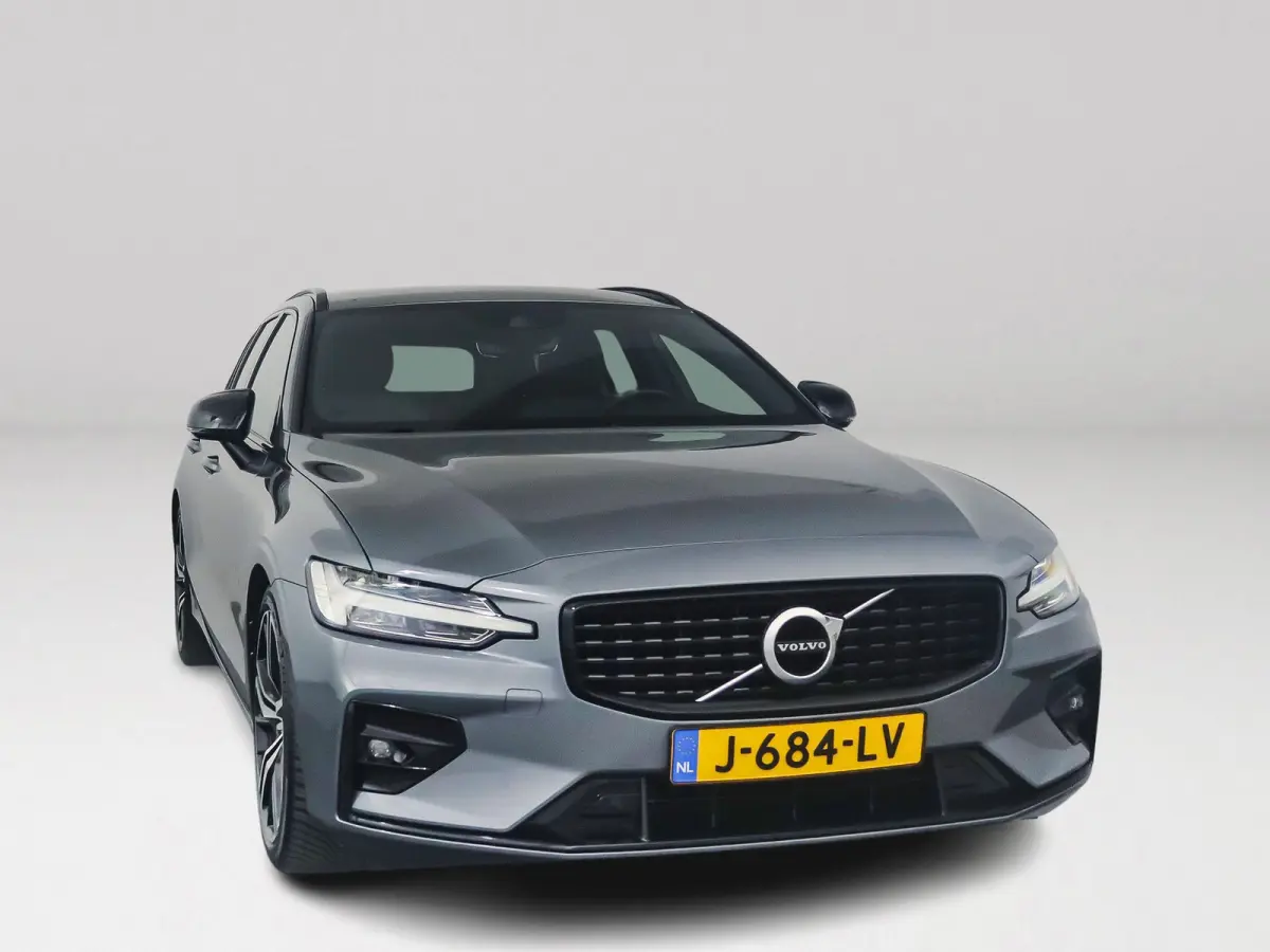 B3 R-Design | Parkeercamera | Stoel- en stuurverwarming | Harman Kardon | Extra getint glas | Trekhaak