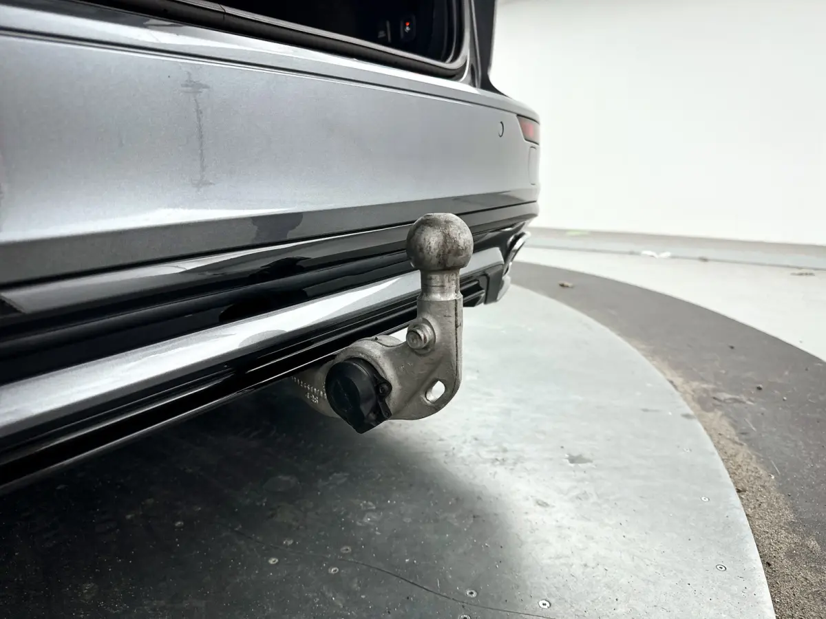 B3 R-Design | Parkeercamera | Stoel- en stuurverwarming | Harman Kardon | Extra getint glas | Trekhaak
