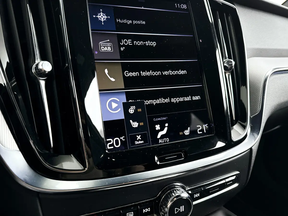 B3 R-Design | Parkeercamera | Stoel- en stuurverwarming | Harman Kardon | Extra getint glas | Trekhaak