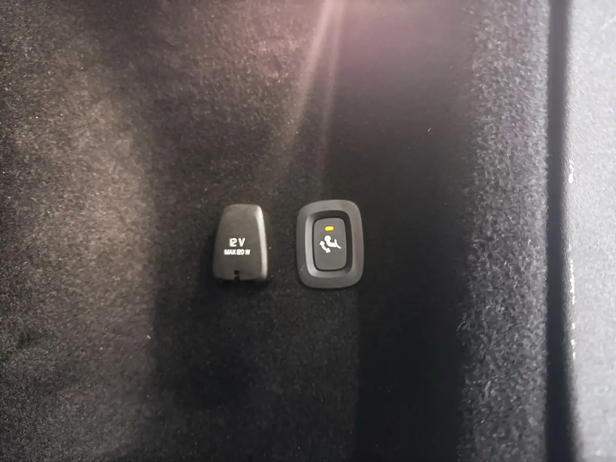 B3 R-Design | Parkeercamera | Stoel- en stuurverwarming | Harman Kardon | Extra getint glas | Trekhaak
