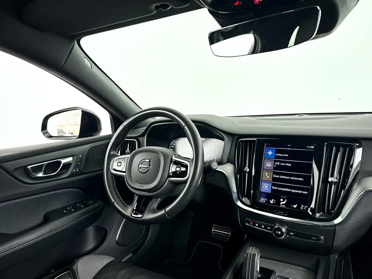 B3 R-Design | Parkeercamera | Stoel- en stuurverwarming | Harman Kardon | Extra getint glas | Trekhaak