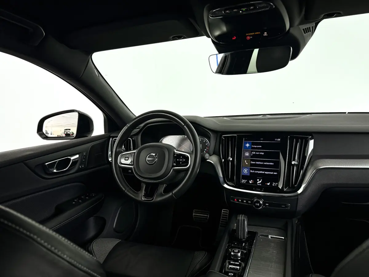 B3 R-Design | Parkeercamera | Stoel- en stuurverwarming | Harman Kardon | Extra getint glas | Trekhaak