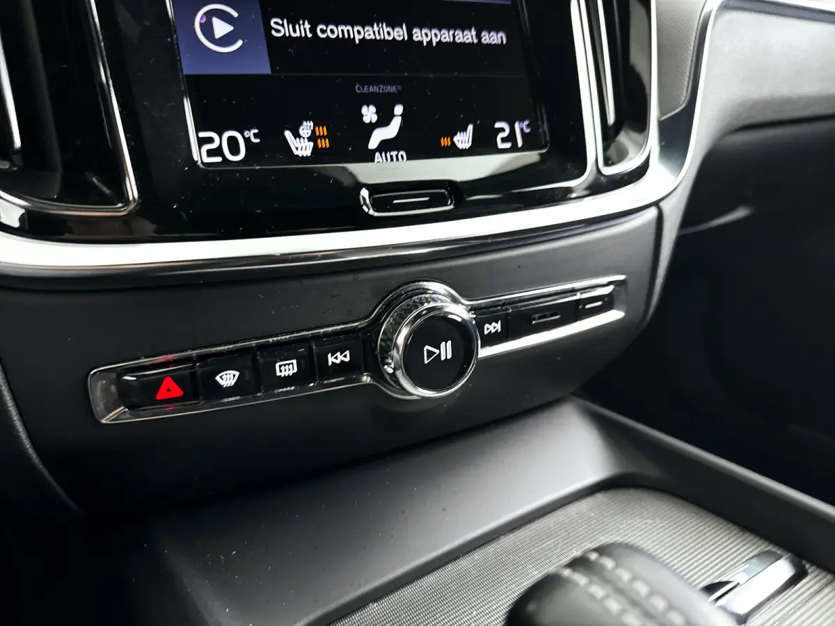 B3 R-Design | Parkeercamera | Stoel- en stuurverwarming | Harman Kardon | Extra getint glas | Trekhaak