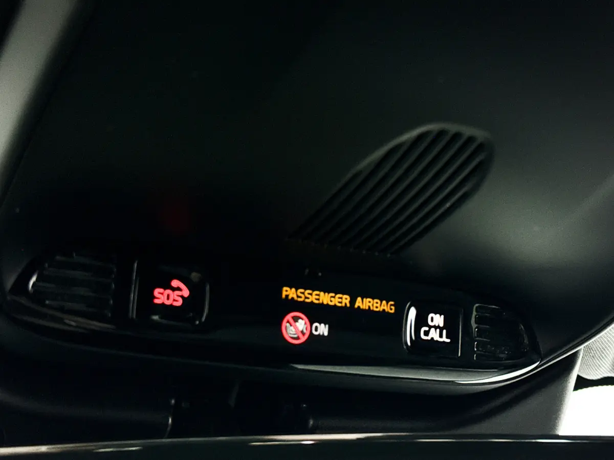 B3 R-Design | Parkeercamera | Stoel- en stuurverwarming | Harman Kardon | Extra getint glas | Trekhaak
