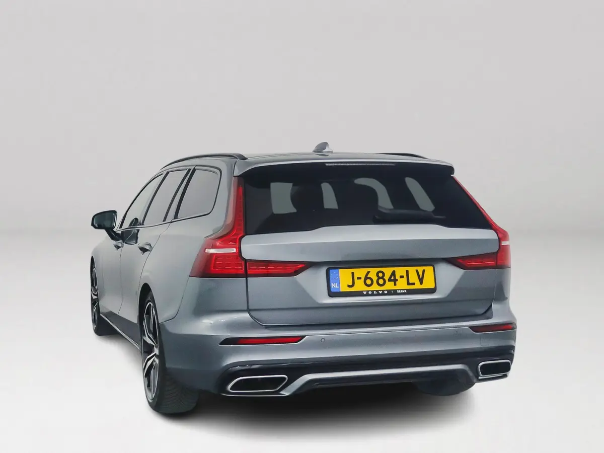 B3 R-Design | Parkeercamera | Stoel- en stuurverwarming | Harman Kardon | Extra getint glas | Trekhaak