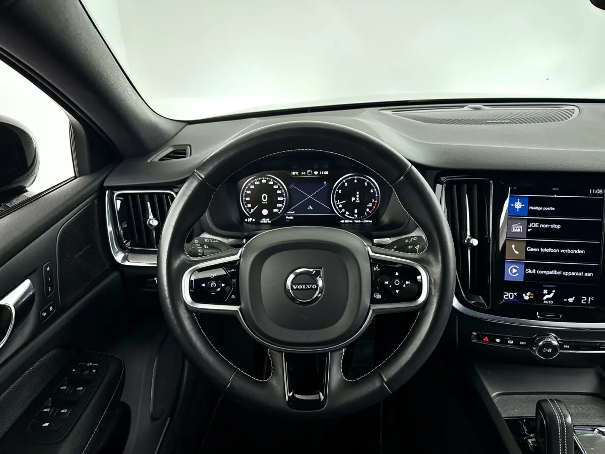 B3 R-Design | Parkeercamera | Stoel- en stuurverwarming | Harman Kardon | Extra getint glas | Trekhaak