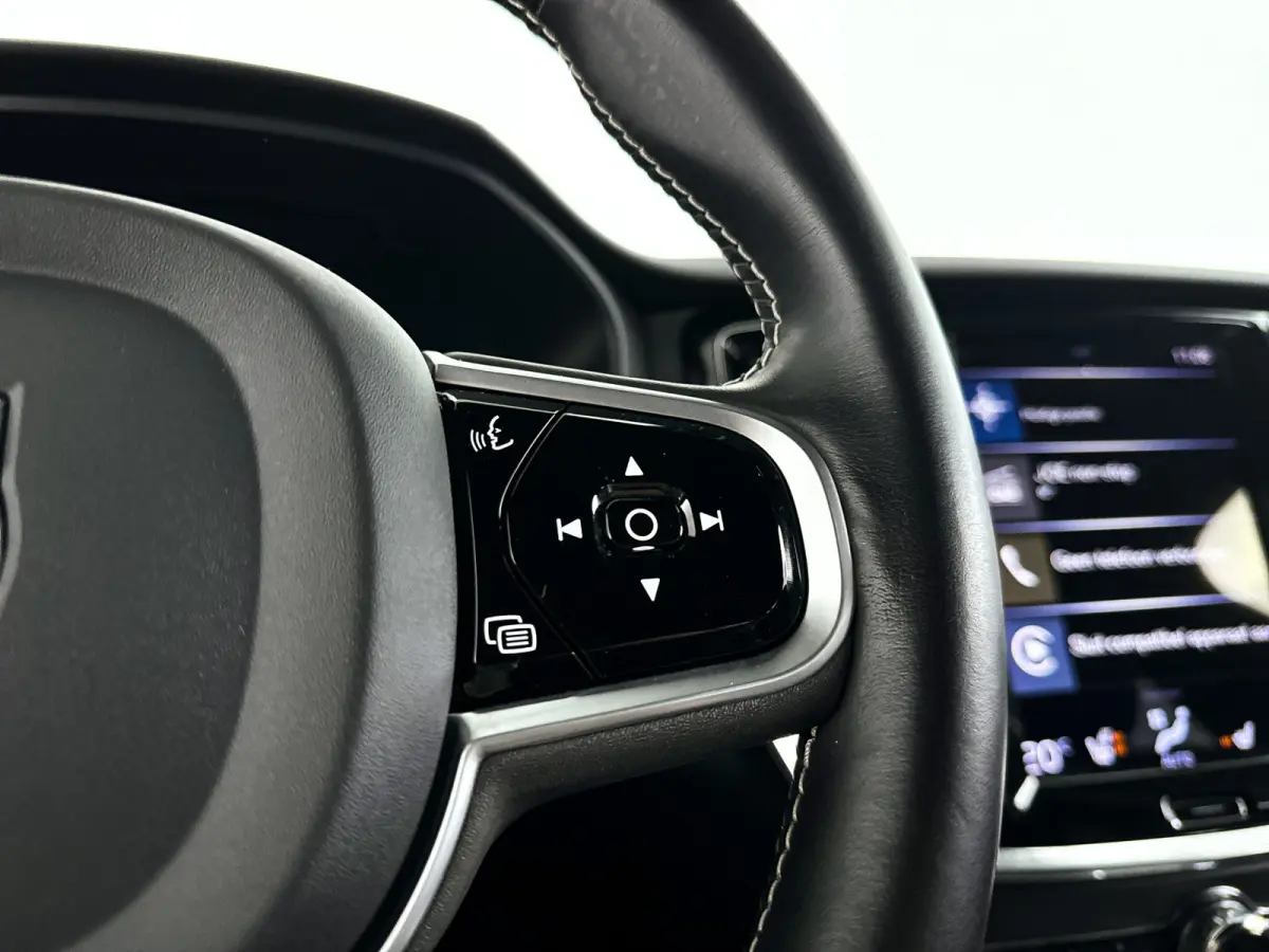 B3 R-Design | Parkeercamera | Stoel- en stuurverwarming | Harman Kardon | Extra getint glas | Trekhaak