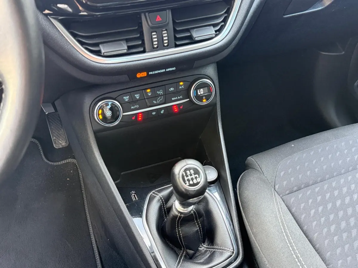 1.0 EcoBoost Titanium | Bluetooth | Apple Carplay/Android Auto | Cruise Control | Climate Control | Camera | Navigatie | Stoelverwarming |