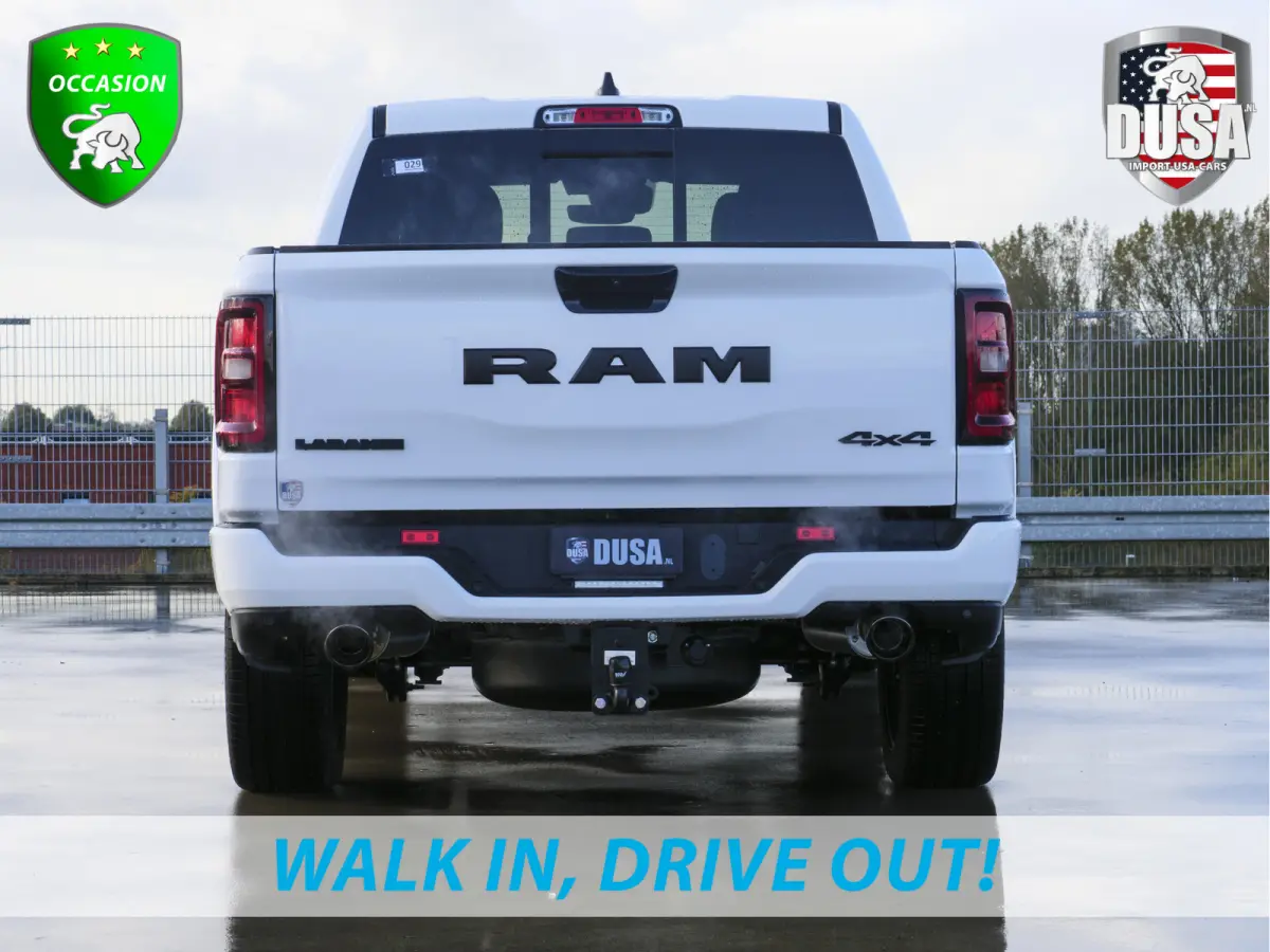 1500 | Laramie | Night | 3.0L I6 Hurricane | Crew Cab | 4X4 | 14,4-inch Touchscreen | Passenger Display | Getoonde accessoires zijn verkrijgbaar tegen meerprijs
