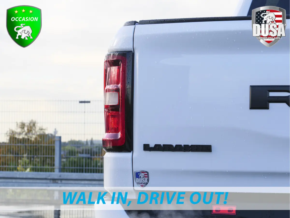 1500 | Laramie | Night | 3.0L I6 Hurricane | Crew Cab | 4X4 | 14,4-inch Touchscreen | Passenger Display | Getoonde accessoires zijn verkrijgbaar tegen meerprijs