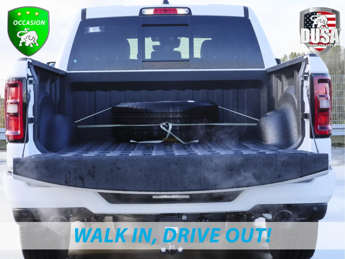 1500 | Laramie | Night | 3.0L I6 Hurricane | Crew Cab | 4X4 | 14,4-inch Touchscreen | Passenger Display | Getoonde accessoires zijn verkrijgbaar tegen meerprijs
