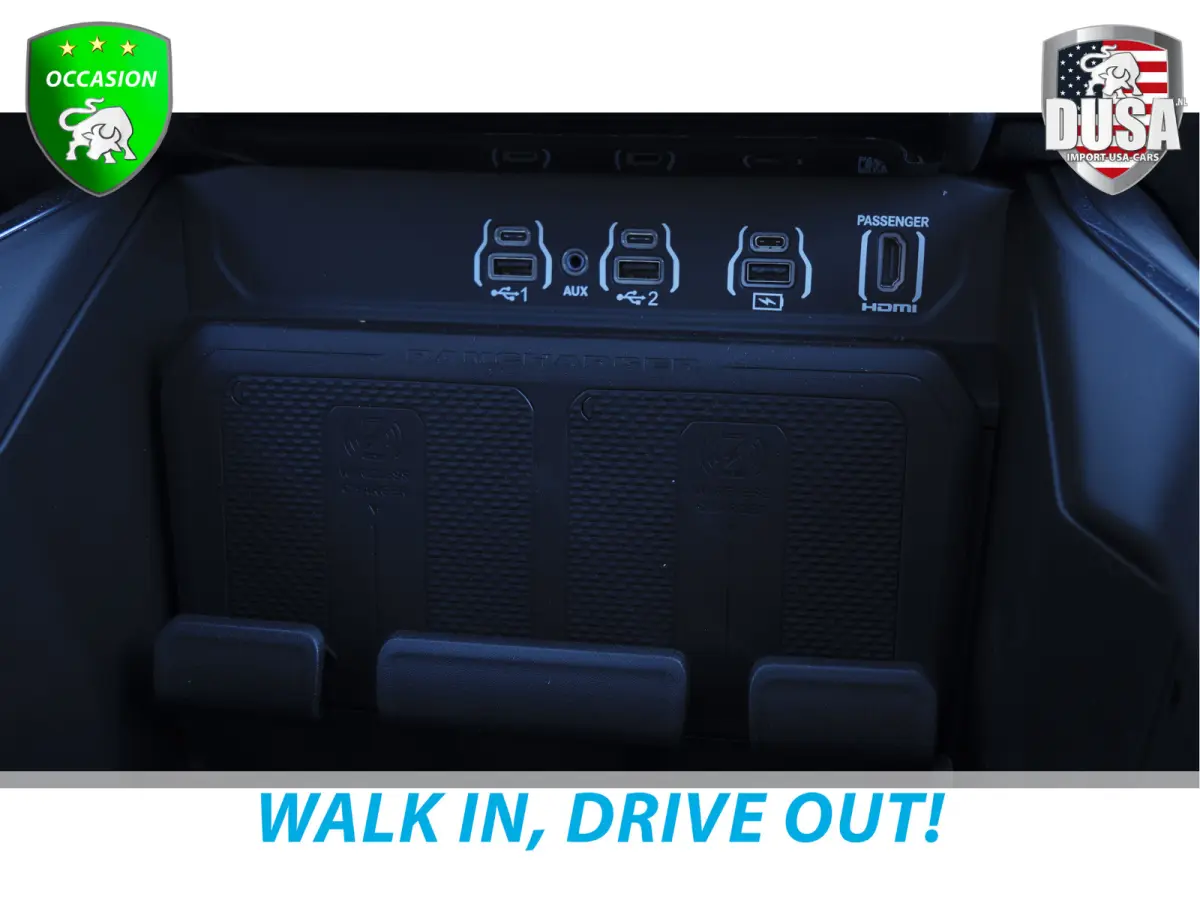 1500 | Laramie | Night | 3.0L I6 Hurricane | Crew Cab | 4X4 | 14,4-inch Touchscreen | Passenger Display | Getoonde accessoires zijn verkrijgbaar tegen meerprijs