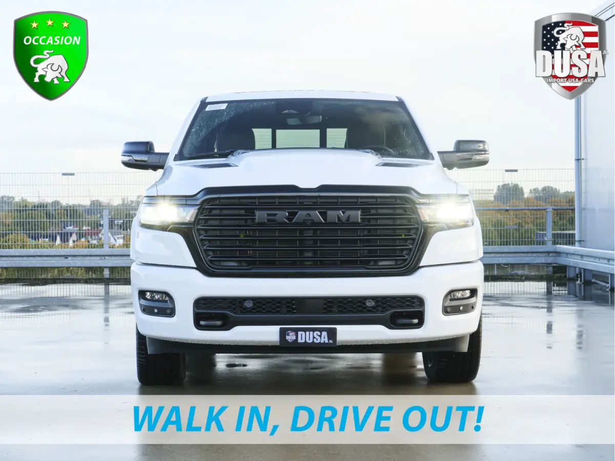1500 | Laramie | Night | 3.0L I6 Hurricane | Crew Cab | 4X4 | 14,4-inch Touchscreen | Passenger Display | Getoonde accessoires zijn verkrijgbaar tegen meerprijs