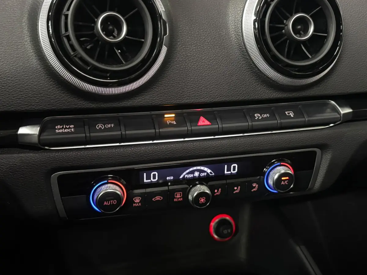 1.4 TFSI Ambiente Pro Line - Pano - ACC
