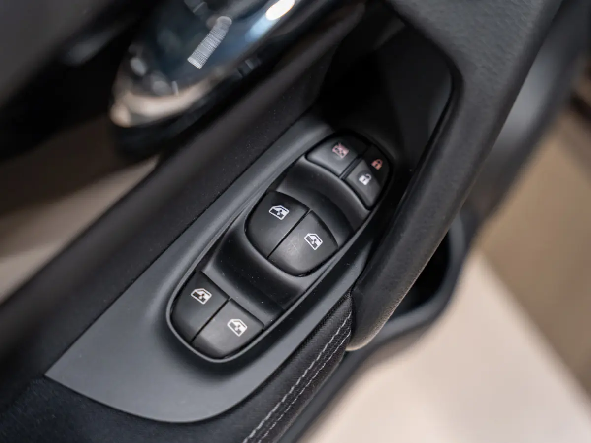 1.3 MHEV N-Connecta, Navi, Cruise, Clima, 360 Cam, Trekhaak, Private Glas, PDC, Volledig Onderhoud