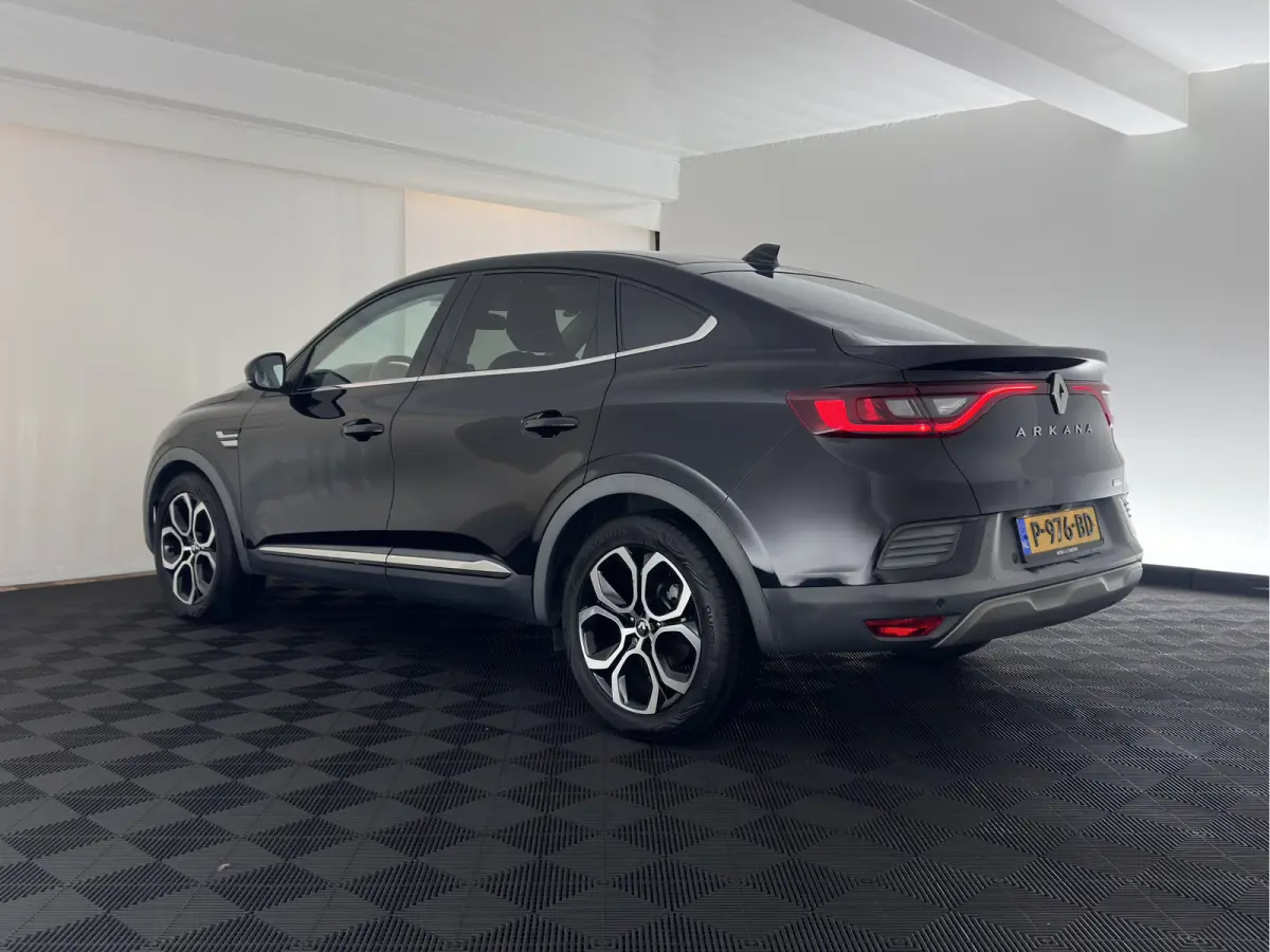 1.6 E-Tech Hybrid 145 Intens (INCL-BTW) Aut. *LEATHER-FABRIC | FULL-LED | DIGI-COCKPIT | LANE-ASSIST | BLIND-SPOT | NAVI-FULLMAP | AMBIENTLIGHT | CAMERA | KEYLESS | DAB+ | COMFORTSEATS | KEY