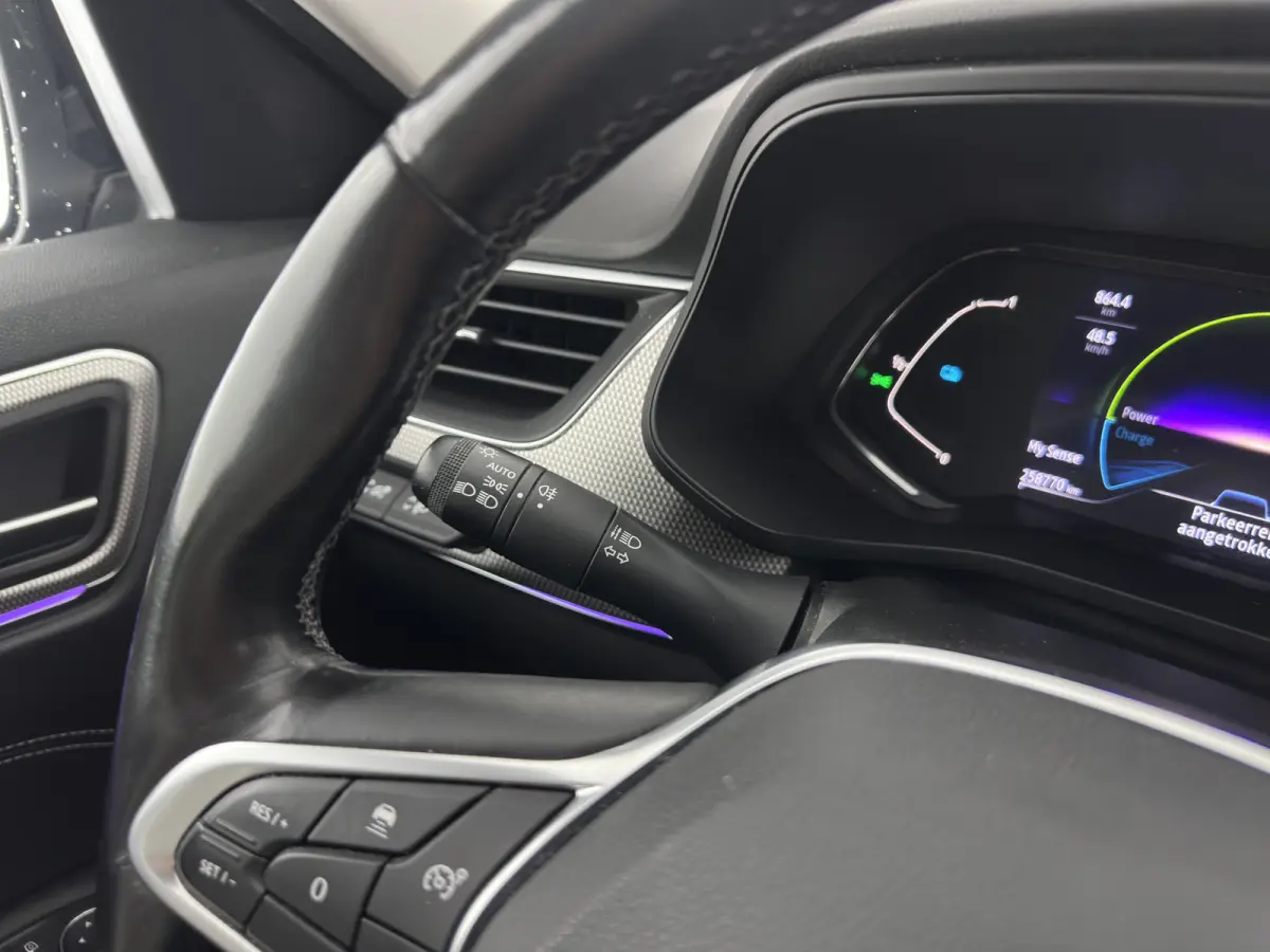 1.6 E-Tech Hybrid 145 Intens (INCL-BTW) Aut. *LEATHER-FABRIC | FULL-LED | DIGI-COCKPIT | LANE-ASSIST | BLIND-SPOT | NAVI-FULLMAP | AMBIENTLIGHT | CAMERA | KEYLESS | DAB+ | COMFORTSEATS | KEY