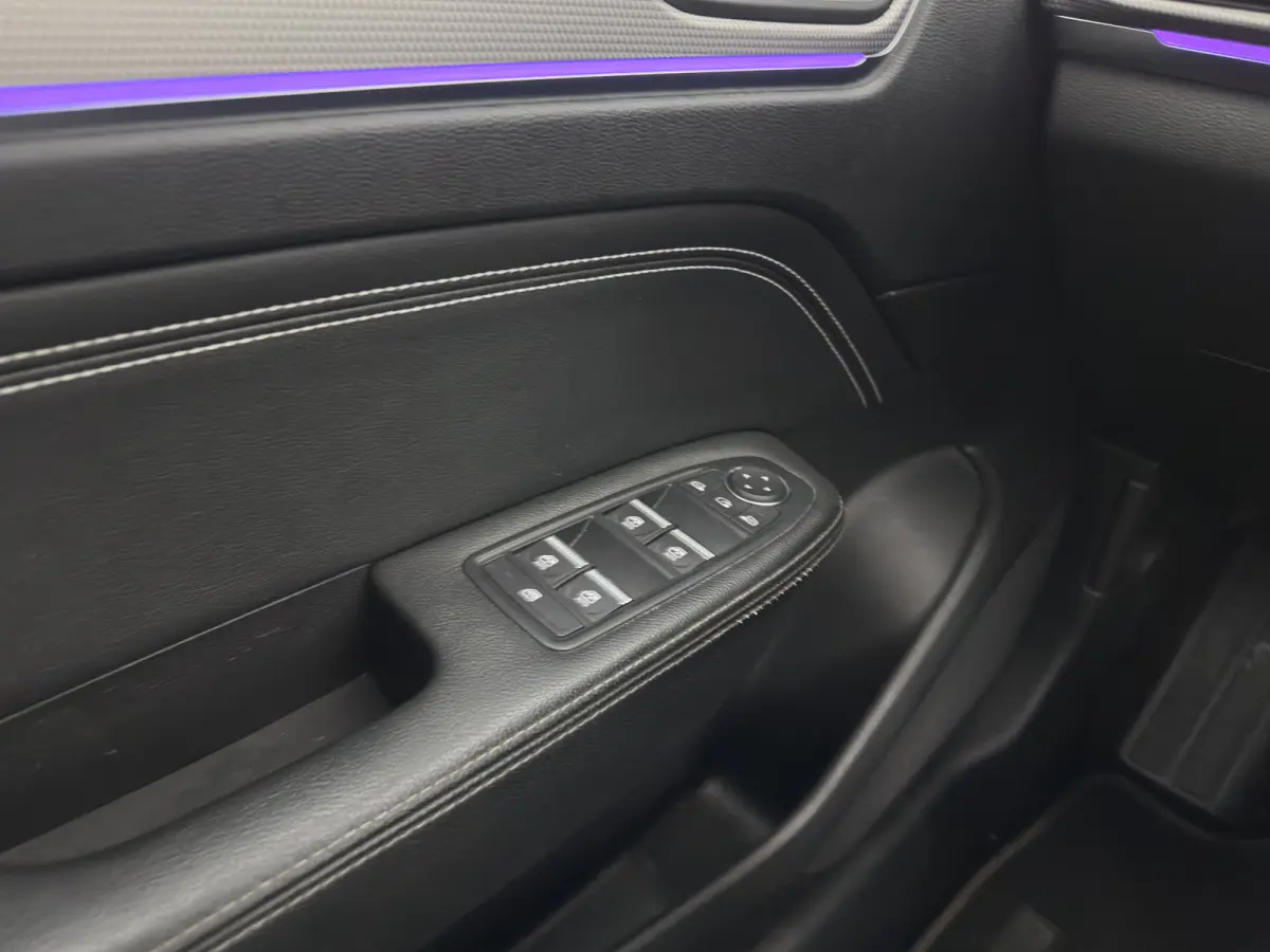 1.6 E-Tech Hybrid 145 Intens (INCL-BTW) Aut. *LEATHER-FABRIC | FULL-LED | DIGI-COCKPIT | LANE-ASSIST | BLIND-SPOT | NAVI-FULLMAP | AMBIENTLIGHT | CAMERA | KEYLESS | DAB+ | COMFORTSEATS | KEY
