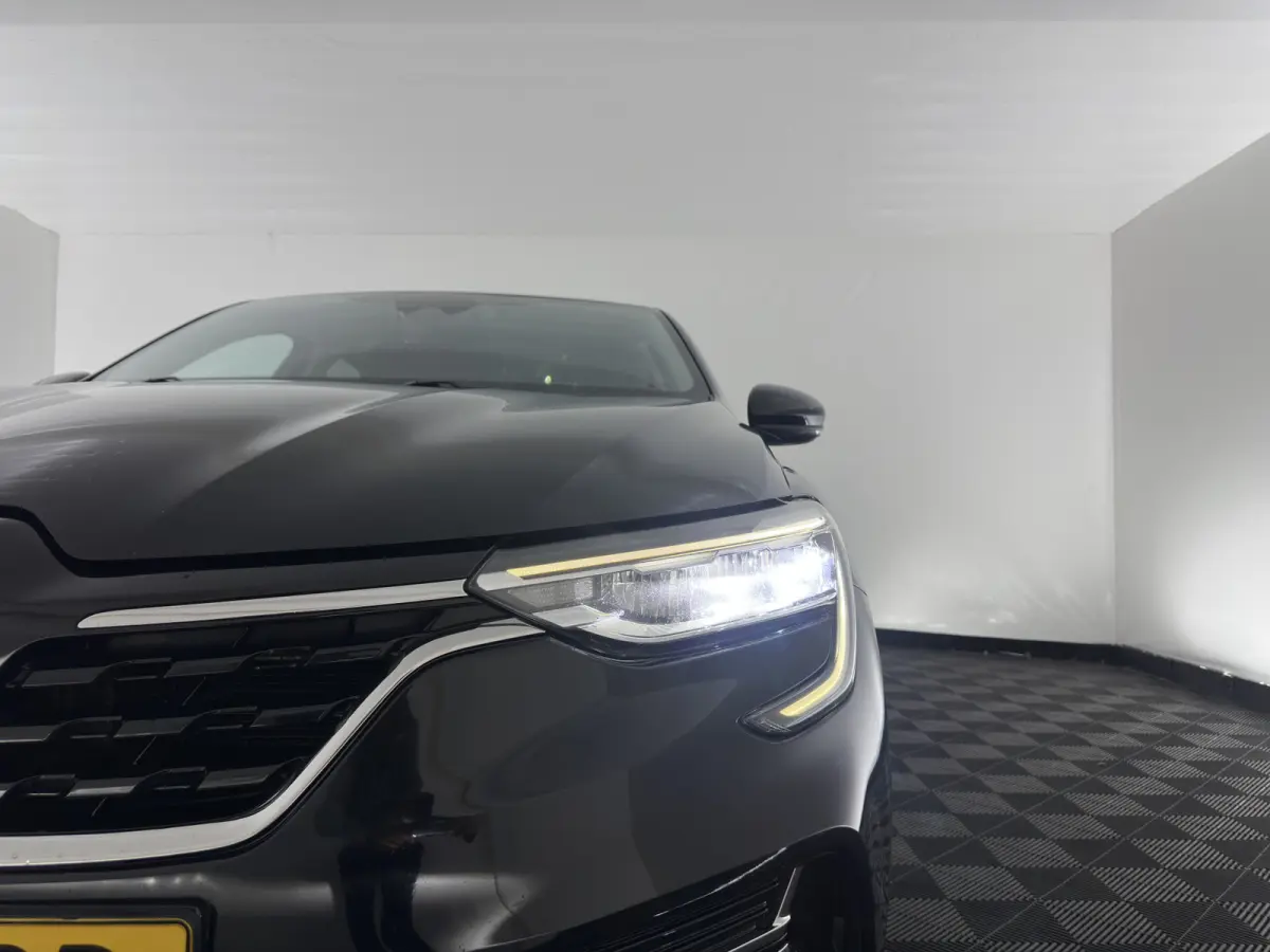 1.6 E-Tech Hybrid 145 Intens (INCL-BTW) Aut. *LEATHER-FABRIC | FULL-LED | DIGI-COCKPIT | LANE-ASSIST | BLIND-SPOT | NAVI-FULLMAP | AMBIENTLIGHT | CAMERA | KEYLESS | DAB+ | COMFORTSEATS | KEY