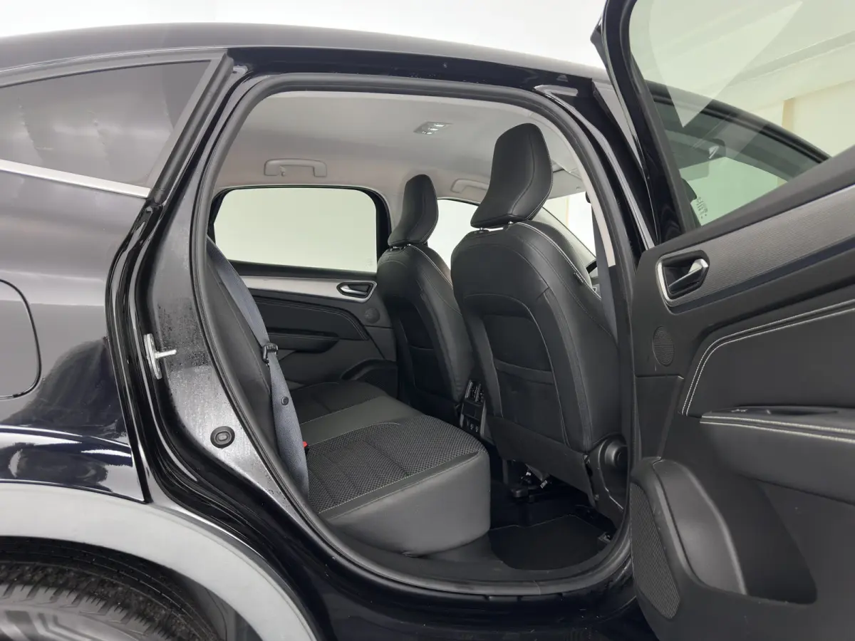1.6 E-Tech Hybrid 145 Intens (INCL-BTW) Aut. *LEATHER-FABRIC | FULL-LED | DIGI-COCKPIT | LANE-ASSIST | BLIND-SPOT | NAVI-FULLMAP | AMBIENTLIGHT | CAMERA | KEYLESS | DAB+ | COMFORTSEATS | KEY