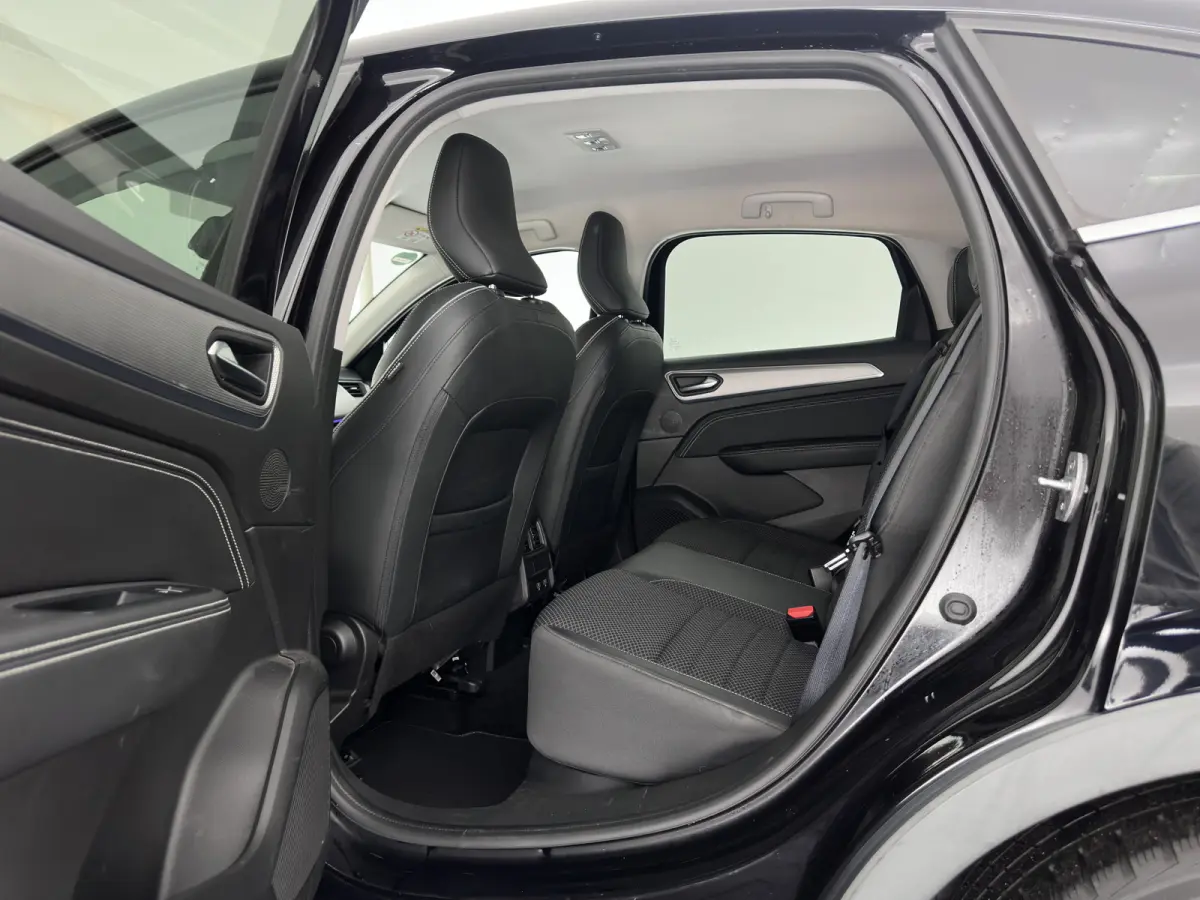 1.6 E-Tech Hybrid 145 Intens (INCL-BTW) Aut. *LEATHER-FABRIC | FULL-LED | DIGI-COCKPIT | LANE-ASSIST | BLIND-SPOT | NAVI-FULLMAP | AMBIENTLIGHT | CAMERA | KEYLESS | DAB+ | COMFORTSEATS | KEY