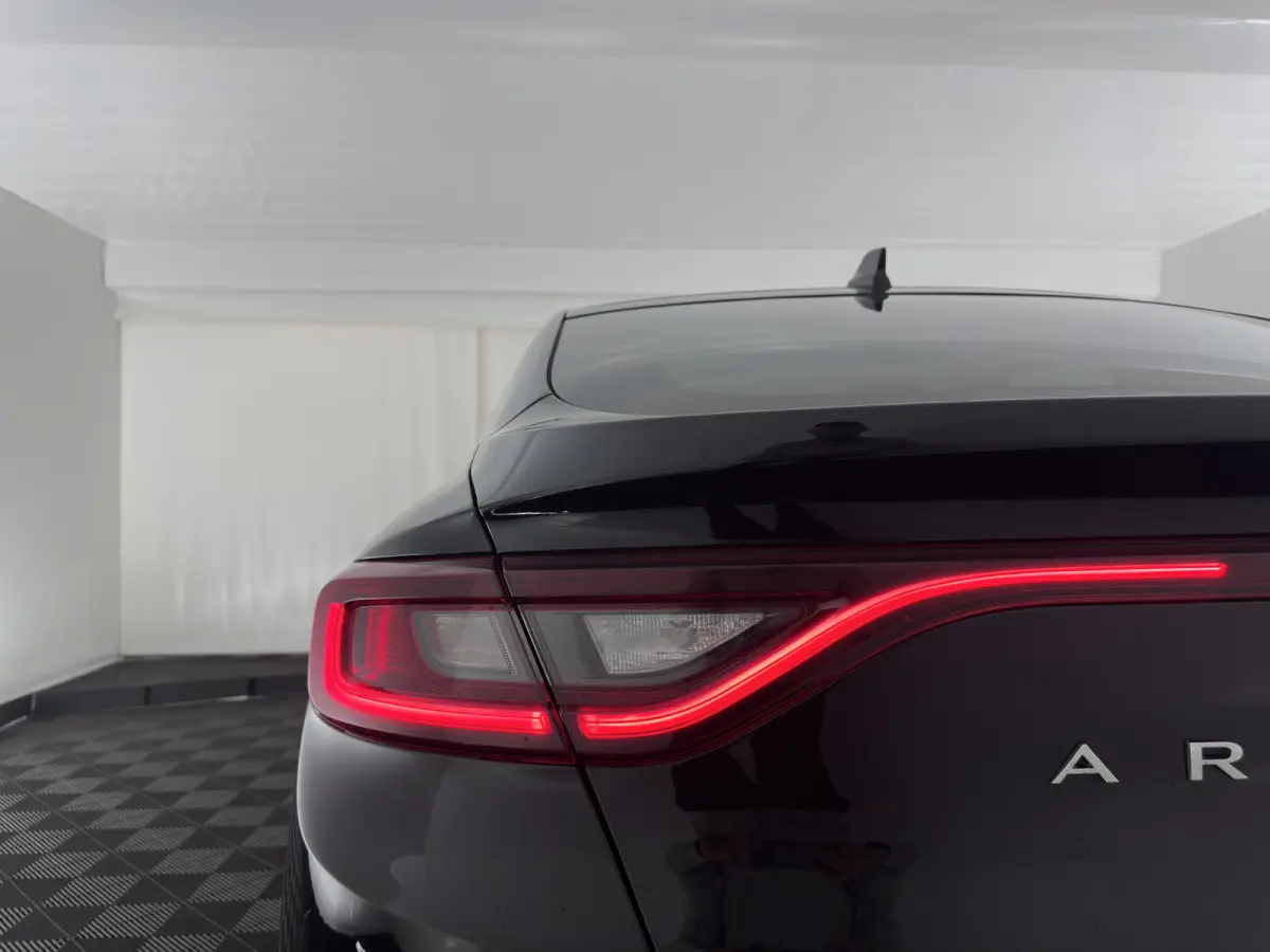 1.6 E-Tech Hybrid 145 Intens (INCL-BTW) Aut. *LEATHER-FABRIC | FULL-LED | DIGI-COCKPIT | LANE-ASSIST | BLIND-SPOT | NAVI-FULLMAP | AMBIENTLIGHT | CAMERA | KEYLESS | DAB+ | COMFORTSEATS | KEY
