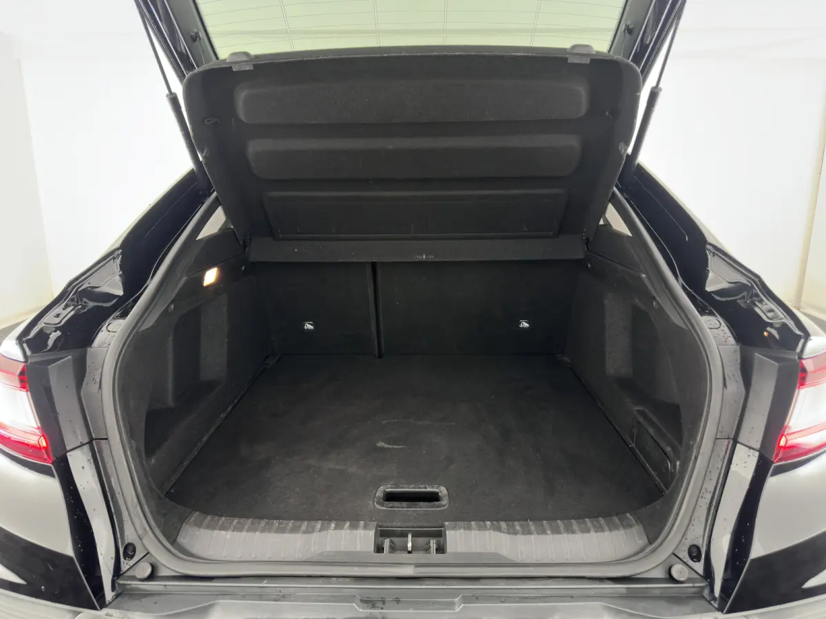 1.6 E-Tech Hybrid 145 Intens (INCL-BTW) Aut. *LEATHER-FABRIC | FULL-LED | DIGI-COCKPIT | LANE-ASSIST | BLIND-SPOT | NAVI-FULLMAP | AMBIENTLIGHT | CAMERA | KEYLESS | DAB+ | COMFORTSEATS | KEY