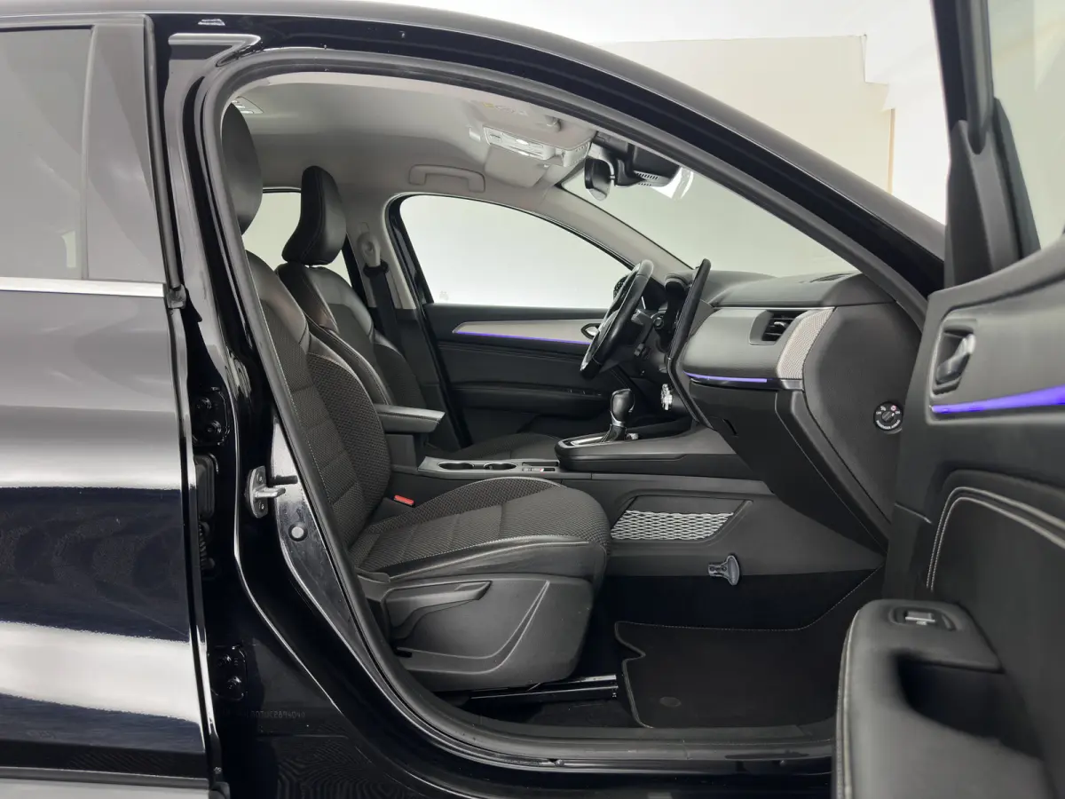 1.6 E-Tech Hybrid 145 Intens (INCL-BTW) Aut. *LEATHER-FABRIC | FULL-LED | DIGI-COCKPIT | LANE-ASSIST | BLIND-SPOT | NAVI-FULLMAP | AMBIENTLIGHT | CAMERA | KEYLESS | DAB+ | COMFORTSEATS | KEY