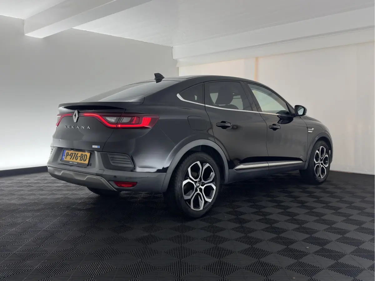 1.6 E-Tech Hybrid 145 Intens (INCL-BTW) Aut. *LEATHER-FABRIC | FULL-LED | DIGI-COCKPIT | LANE-ASSIST | BLIND-SPOT | NAVI-FULLMAP | AMBIENTLIGHT | CAMERA | KEYLESS | DAB+ | COMFORTSEATS | KEY