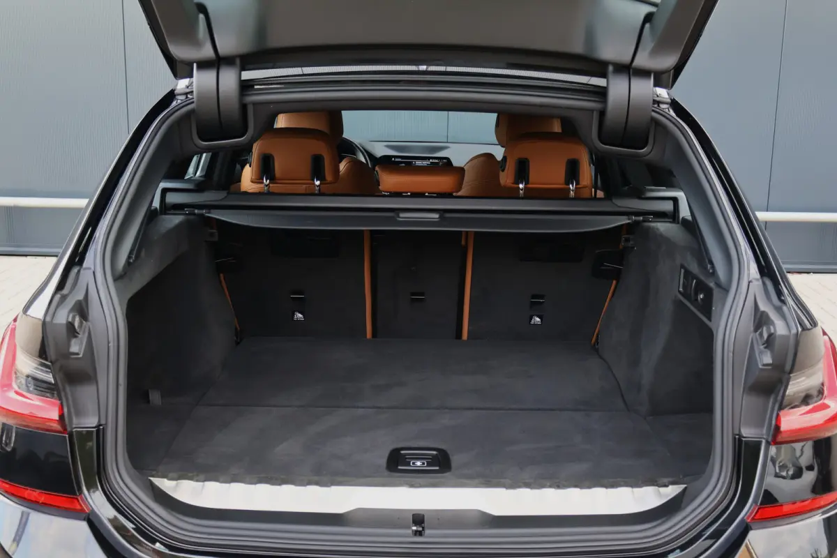 320e M-Sport Business Edition Plus | Trekhaak | Laser Light |  Leer | Camera | Stoelverwarming V+A | Adaptieve Cruise