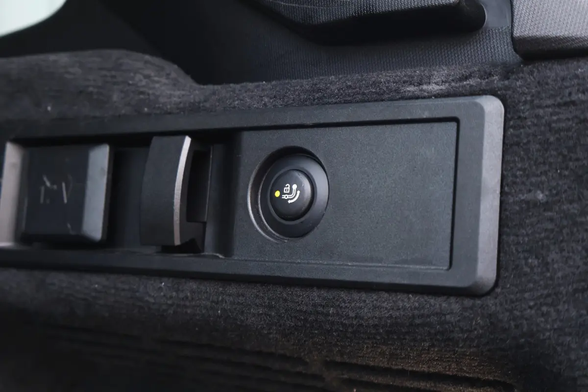 320e M-Sport Business Edition Plus | Trekhaak | Laser Light |  Leer | Camera | Stoelverwarming V+A | Adaptieve Cruise