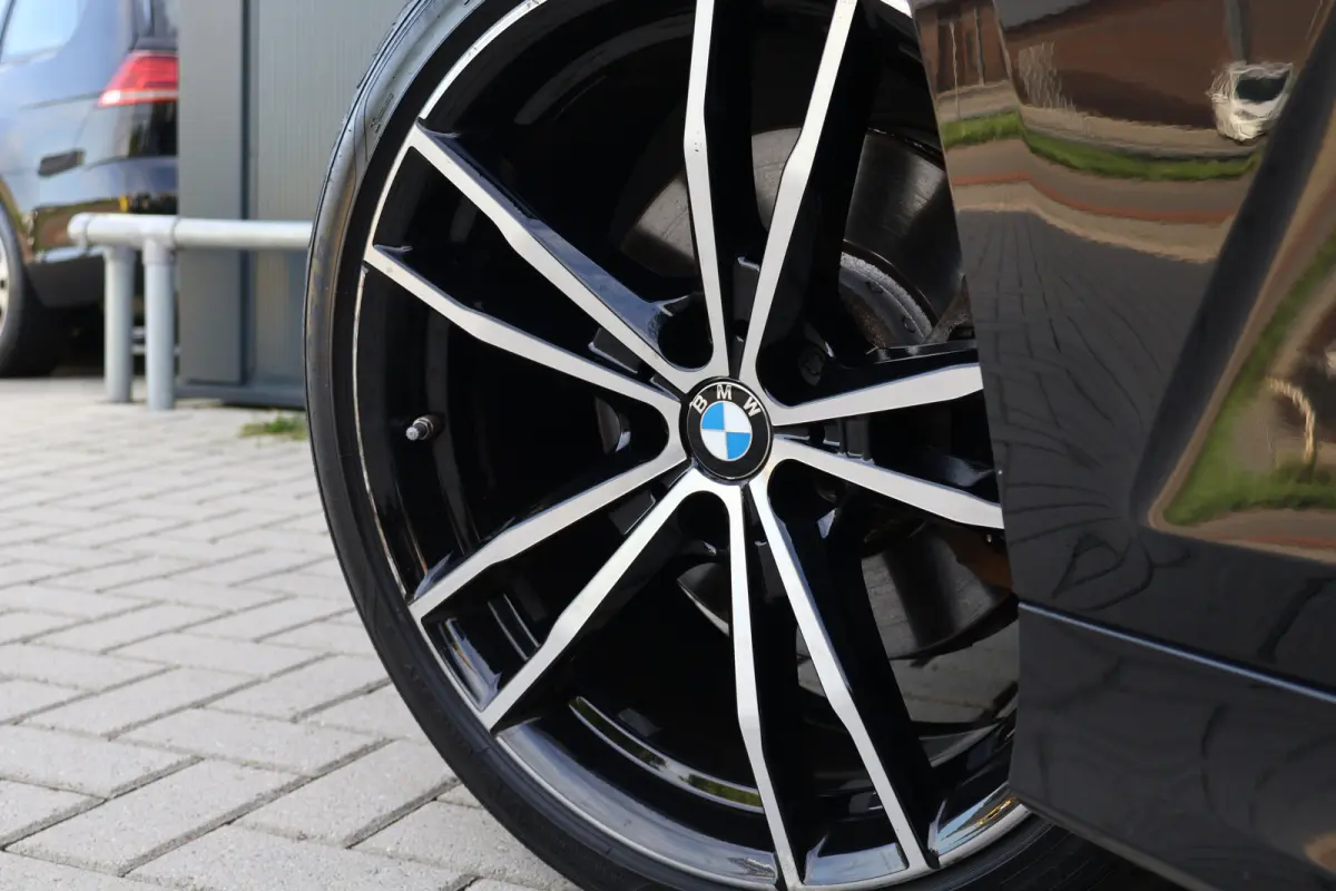 320e M-Sport Business Edition Plus | Trekhaak | Laser Light |  Leer | Camera | Stoelverwarming V+A | Adaptieve Cruise
